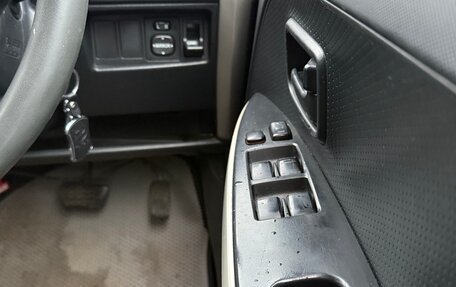 Toyota Ist II, 2004 год, 315 000 рублей, 10 фотография