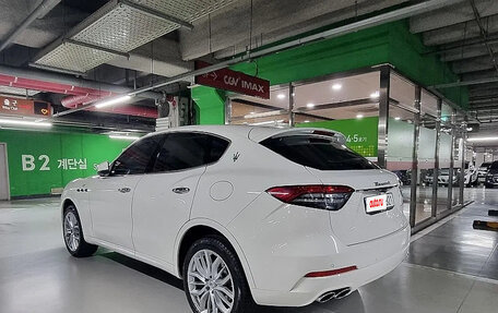 Maserati Levante I, 2022 год, 5 970 000 рублей, 3 фотография