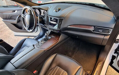 Maserati Levante I, 2022 год, 5 970 000 рублей, 8 фотография