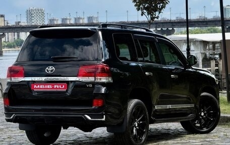 Toyota Land Cruiser 200, 2019 год, 7 350 000 рублей, 4 фотография