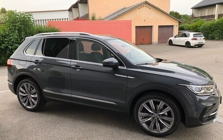 Volkswagen Tiguan II, 2023 год, 3 140 000 рублей, 1 фотография