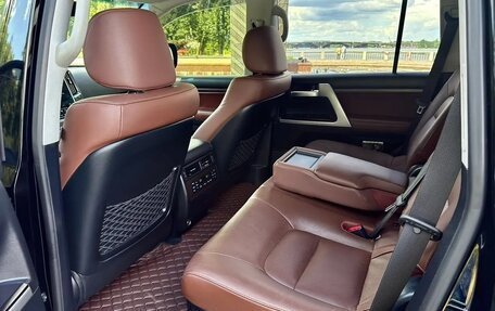 Toyota Land Cruiser 200, 2019 год, 7 350 000 рублей, 8 фотография