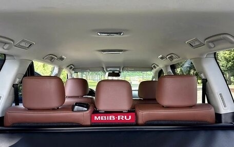 Toyota Land Cruiser 200, 2019 год, 7 350 000 рублей, 7 фотография