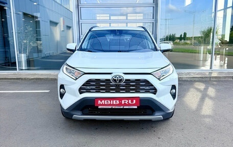 Toyota RAV4, 2020 год, 3 400 000 рублей, 2 фотография