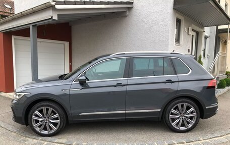 Volkswagen Tiguan II, 2023 год, 3 140 000 рублей, 5 фотография