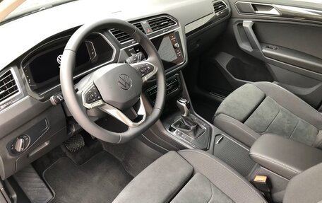 Volkswagen Tiguan II, 2023 год, 3 140 000 рублей, 6 фотография