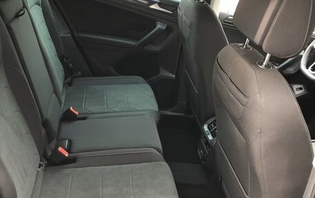 Volkswagen Tiguan II, 2023 год, 3 140 000 рублей, 11 фотография