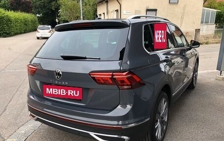 Volkswagen Tiguan II, 2023 год, 3 140 000 рублей, 3 фотография