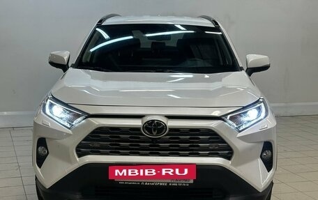 Toyota RAV4, 2020 год, 3 650 000 рублей, 2 фотография