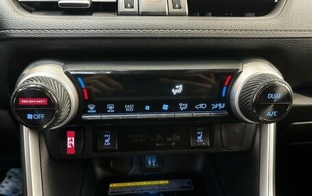 Toyota RAV4, 2020 год, 3 650 000 рублей, 9 фотография