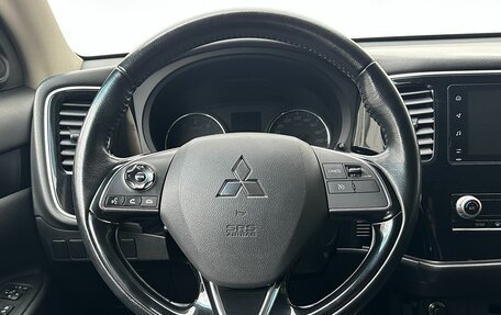 Mitsubishi Outlander III рестайлинг 3, 2020 год, 2 000 000 рублей, 12 фотография
