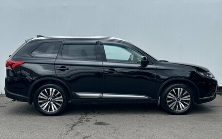 Mitsubishi Outlander III рестайлинг 3, 2020 год, 2 000 000 рублей, 4 фотография