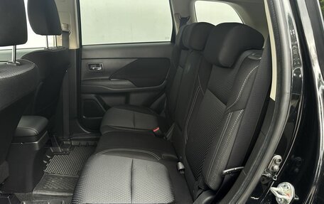 Mitsubishi Outlander III рестайлинг 3, 2020 год, 2 000 000 рублей, 10 фотография