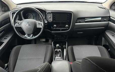 Mitsubishi Outlander III рестайлинг 3, 2020 год, 2 000 000 рублей, 11 фотография