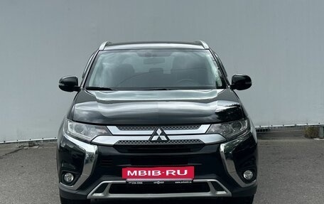 Mitsubishi Outlander III рестайлинг 3, 2020 год, 2 000 000 рублей, 2 фотография