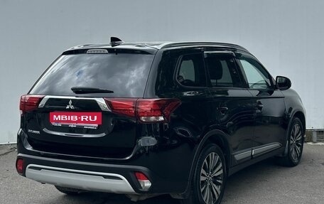 Mitsubishi Outlander III рестайлинг 3, 2020 год, 2 000 000 рублей, 5 фотография