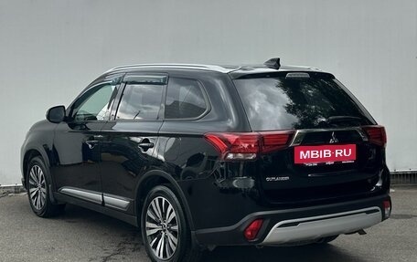 Mitsubishi Outlander III рестайлинг 3, 2020 год, 2 000 000 рублей, 7 фотография