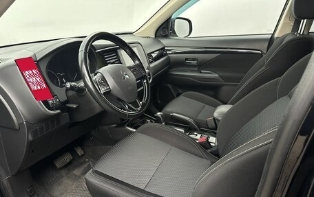Mitsubishi Outlander III рестайлинг 3, 2020 год, 2 000 000 рублей, 9 фотография