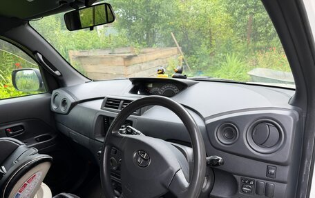 Toyota bB II рестайлинг, 2006 год, 570 000 рублей, 10 фотография