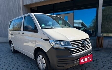 Volkswagen Transporter T6 рестайлинг, 2022 год, 3 200 000 рублей, 3 фотография