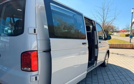 Volkswagen Transporter T6 рестайлинг, 2022 год, 3 200 000 рублей, 18 фотография