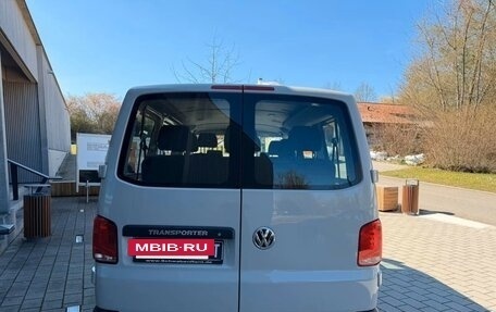 Volkswagen Transporter T6 рестайлинг, 2022 год, 3 200 000 рублей, 6 фотография