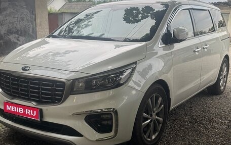 KIA Carnival III, 2018 год, 1 580 000 рублей, 1 фотография