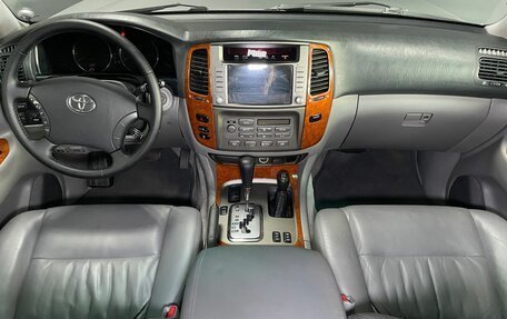 Toyota Land Cruiser 100 рестайлинг 2, 2006 год, 2 655 000 рублей, 18 фотография