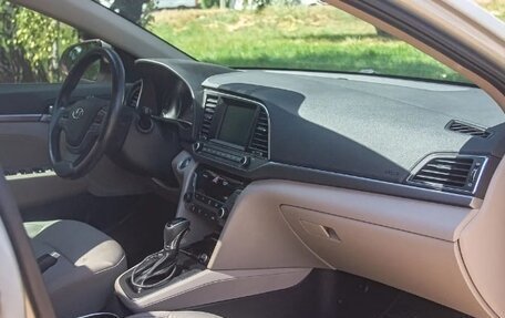 Hyundai Elantra VI рестайлинг, 2017 год, 1 250 000 рублей, 6 фотография