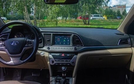 Hyundai Elantra VI рестайлинг, 2017 год, 1 250 000 рублей, 8 фотография