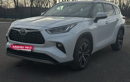 Toyota Highlander, 2023 год, 5 300 000 рублей, 6 фотография