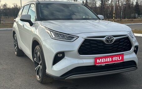 Toyota Highlander, 2023 год, 5 300 000 рублей, 7 фотография