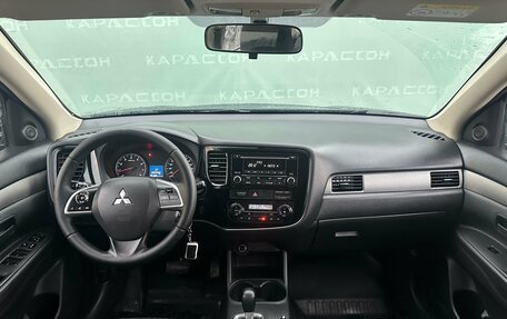 Mitsubishi Outlander III рестайлинг 3, 2014 год, 1 650 000 рублей, 6 фотография