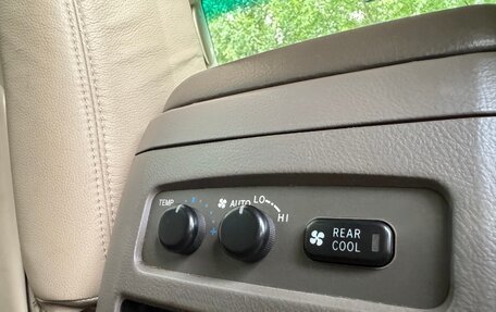 Toyota Land Cruiser Prado 120 рестайлинг, 2007 год, 1 700 000 рублей, 20 фотография