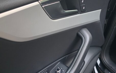 Audi A4, 2018 год, 2 440 000 рублей, 8 фотография