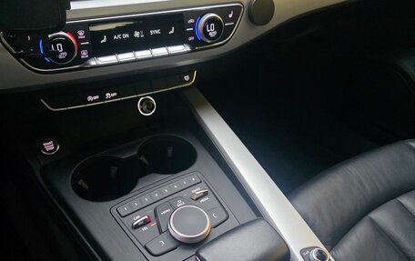 Audi A4, 2018 год, 2 440 000 рублей, 14 фотография
