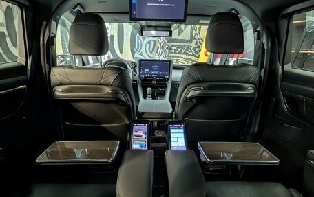 Toyota Alphard, 2024 год, 10 990 000 рублей, 23 фотография