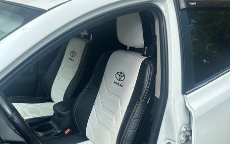 Toyota RAV4, 2013 год, 1 950 000 рублей, 2 фотография