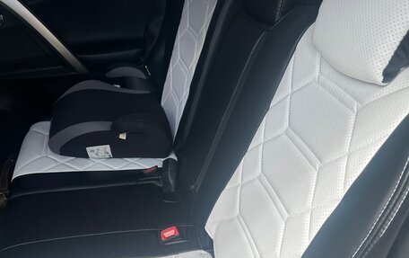 Toyota RAV4, 2013 год, 1 950 000 рублей, 4 фотография