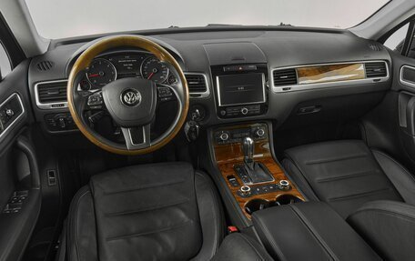 Volkswagen Touareg III, 2012 год, 1 799 000 рублей, 7 фотография