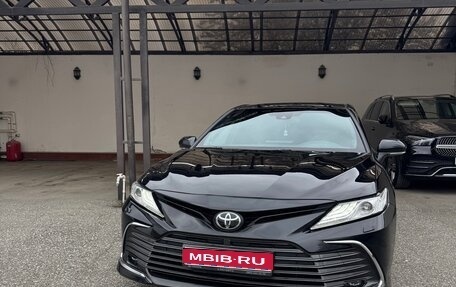 Toyota Camry, 2022 год, 2 250 000 рублей, 1 фотография