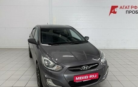 Hyundai Solaris II рестайлинг, 2013 год, 820 000 рублей, 3 фотография