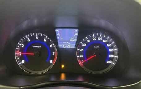 Hyundai Solaris II рестайлинг, 2013 год, 820 000 рублей, 18 фотография