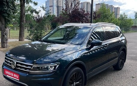 Volkswagen Tiguan II, 2018 год, 2 270 000 рублей, 1 фотография