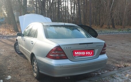 Mercedes-Benz C-Класс, 2006 год, 550 000 рублей, 3 фотография
