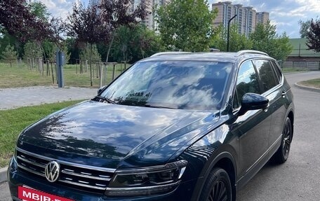 Volkswagen Tiguan II, 2018 год, 2 270 000 рублей, 7 фотография