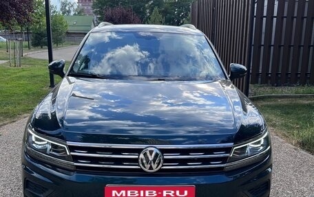 Volkswagen Tiguan II, 2018 год, 2 270 000 рублей, 2 фотография