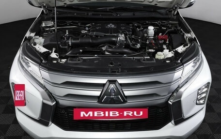 Mitsubishi Pajero Sport III рестайлинг, 2020 год, 3 990 000 рублей, 10 фотография