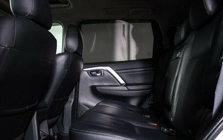 Mitsubishi Pajero Sport III рестайлинг, 2020 год, 3 990 000 рублей, 13 фотография