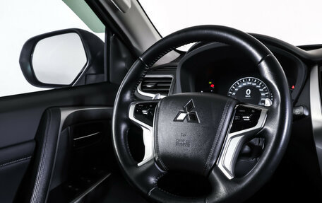 Mitsubishi Pajero Sport III рестайлинг, 2020 год, 3 990 000 рублей, 15 фотография